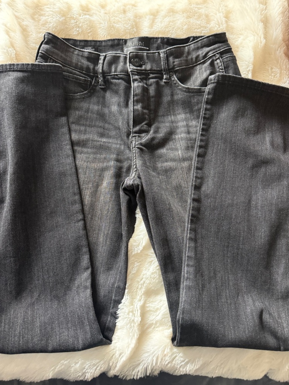 White House Black Market Women's high rise/straight Leg Jeans in Black Wash